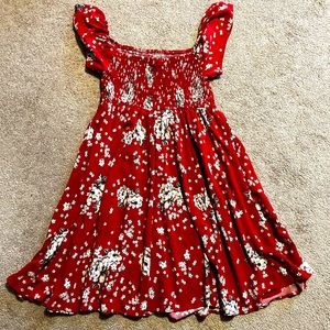 It has pockets!! Torrid Size 0 (women’s 12) Red Floral Print Sundress